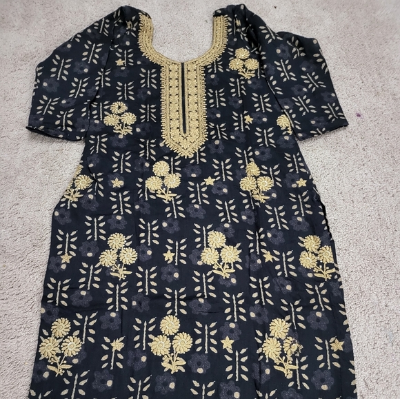 Salwaar Kameez - Picture 2 of 4